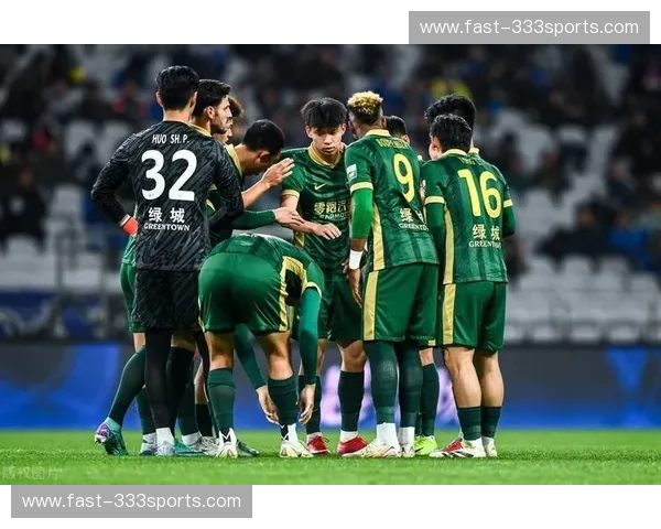 蓝绿交响诗：上海申花与杭州绿城的长三角之约，不只是足球，更是情怀的死斗